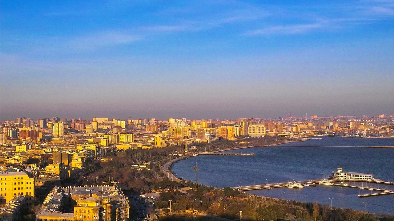 Панорама Баку: город и Бакинская бухта