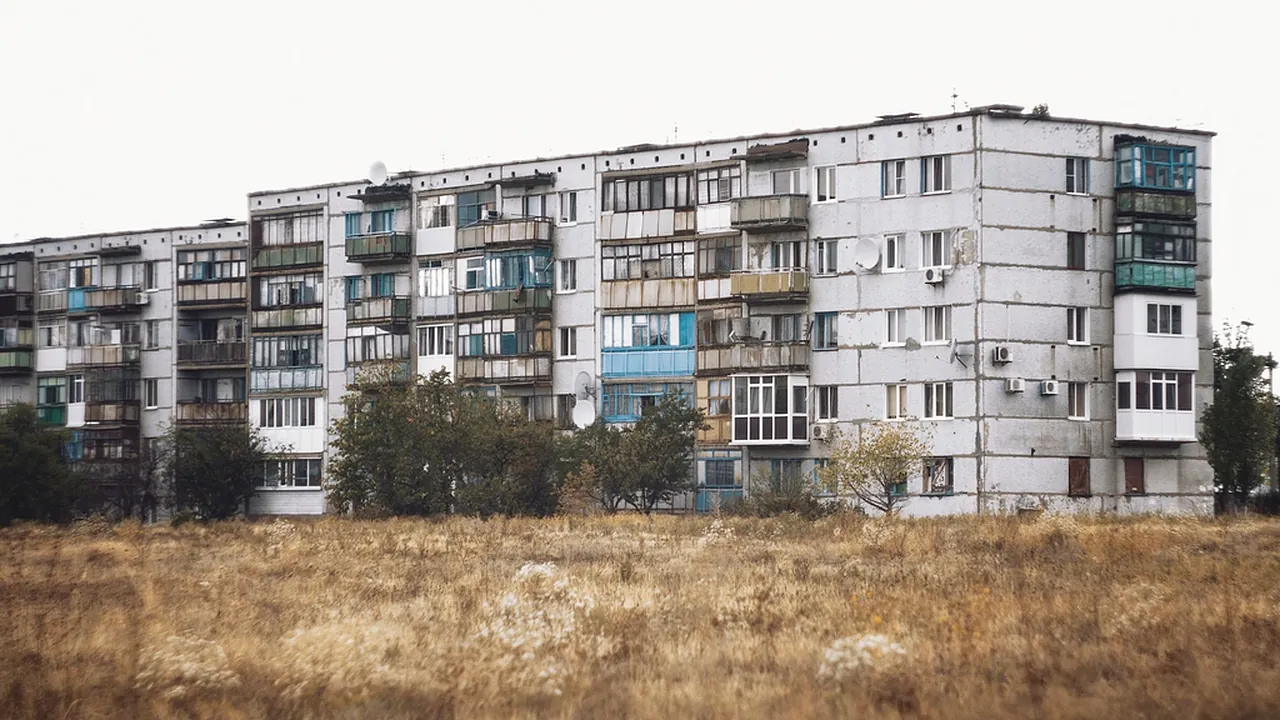 Старый панельный жилой дом