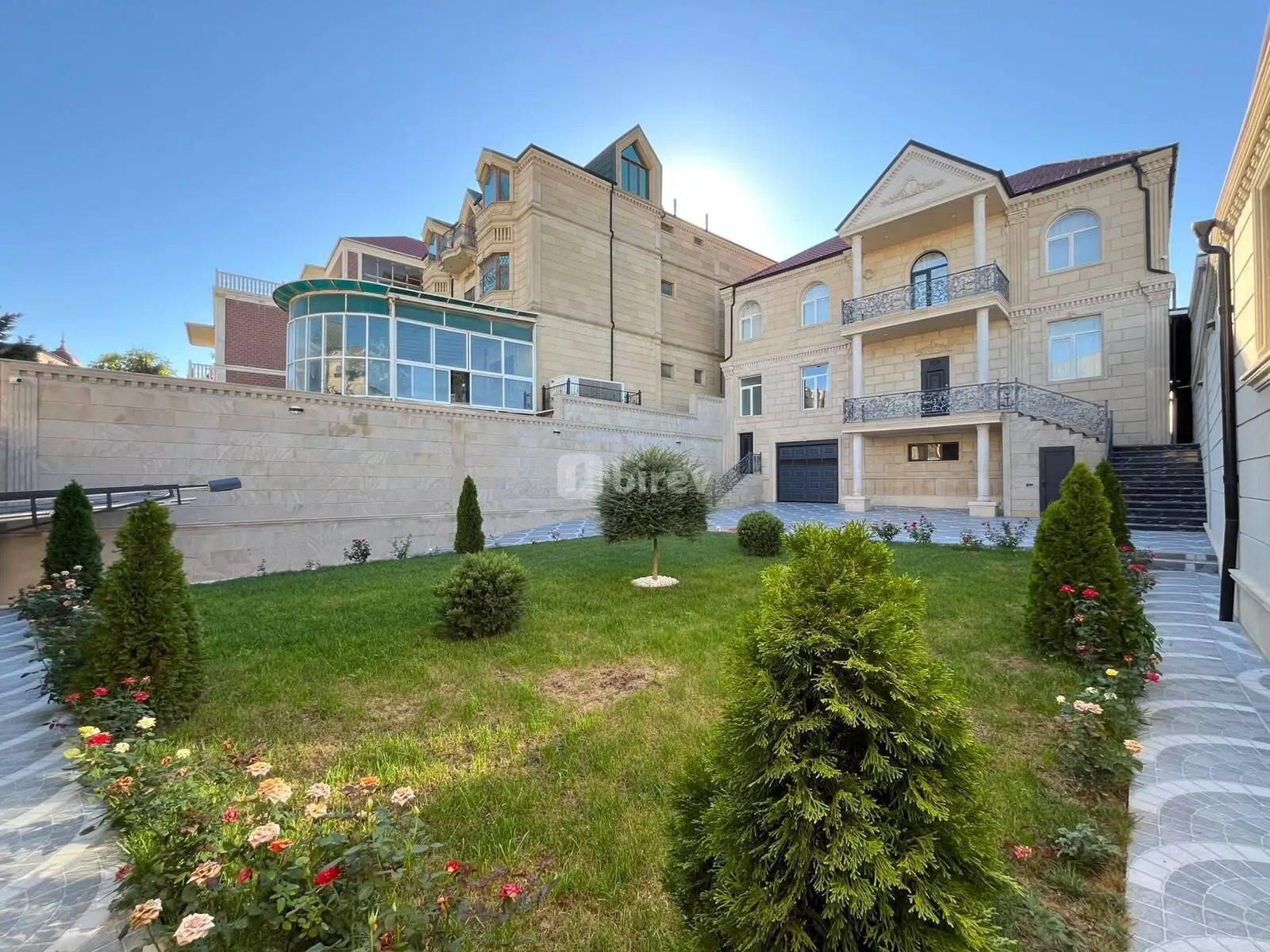 8 otaqlı həyət evi, Nəsimi rayonu, Vasili Çapayev küç., Bakı şəhəri — şəkil 1