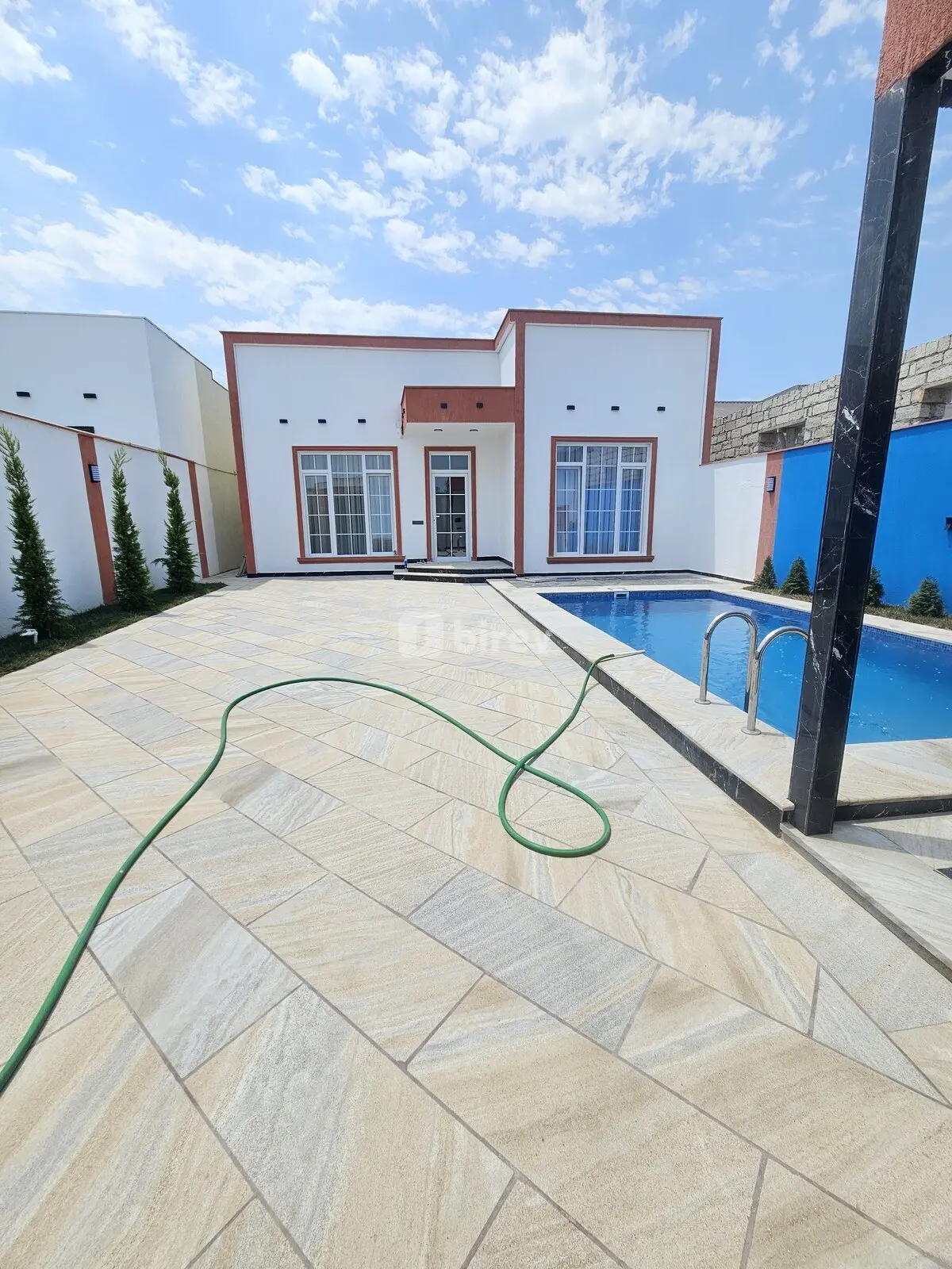 4 otaqlı həyət evi, Şüvəlan q., Şüvəlan qəsəbəsi, Xəzər rayonu — şəkil 1