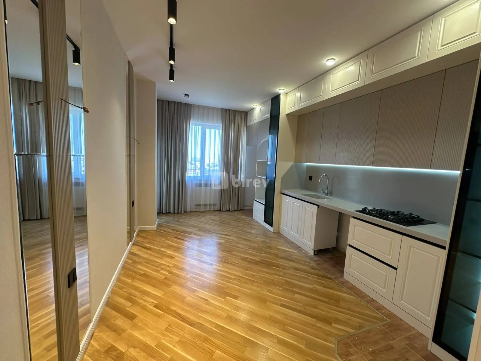 4 otaqlı mənzil, Nəsimi rayonu, Azər Əliyev küç., Bakı şəhəri — şəkil 1