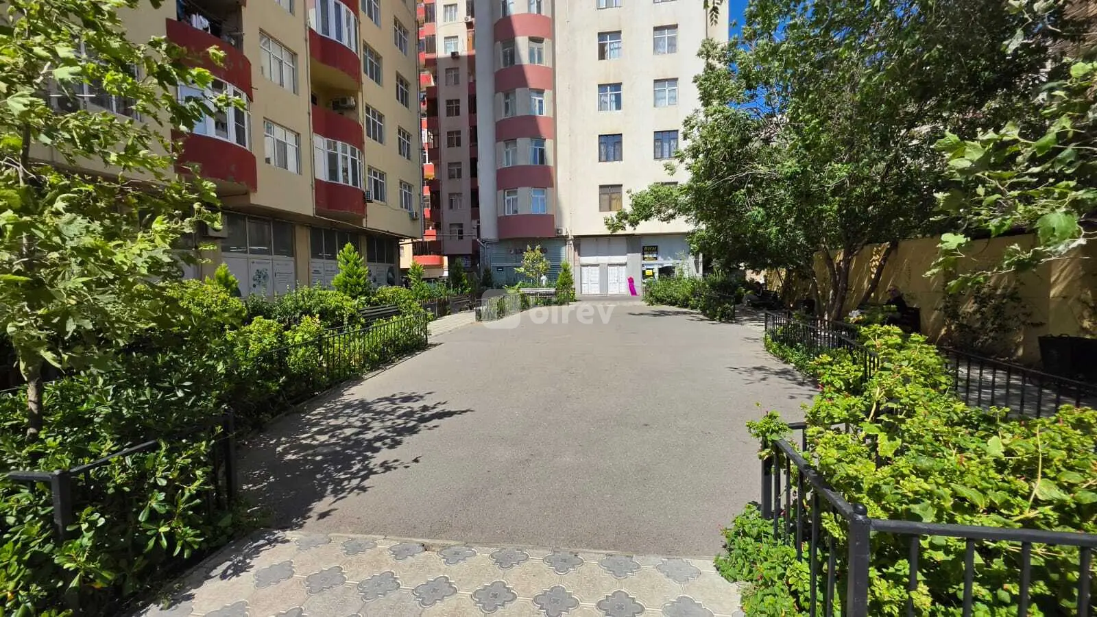 4 otaqlı mənzil, Nizami rayonu, Naxçıvanski küçəsi, Bakı şəhəri — şəkil 1