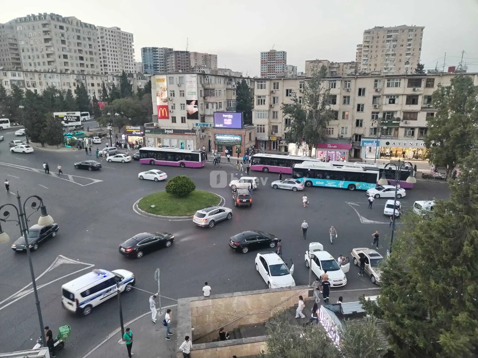 3 otaqlı mənzil, 2-ci mikrorayon, Hüseynbala Əliyev küçəsi, Nəsimi rayonu — şəkil 1