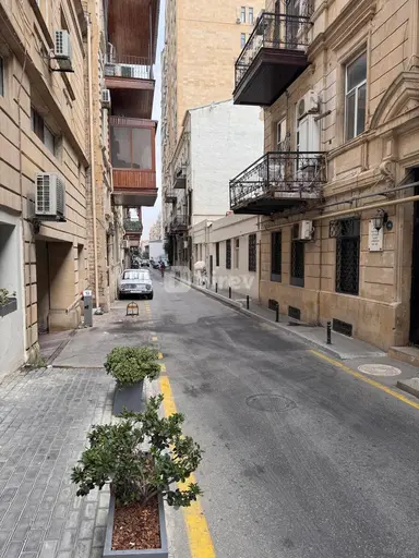 9 sot torpaq, Səbail rayonu, 28 May m.