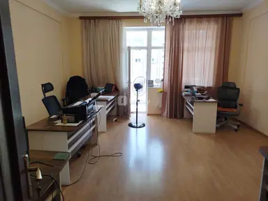 Ofis, Yasamal rayonu, Elmlər Akademiyası m.