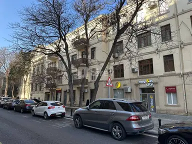 3 otaqlı mənzil, Nəsimi rayonu, 28 May m.