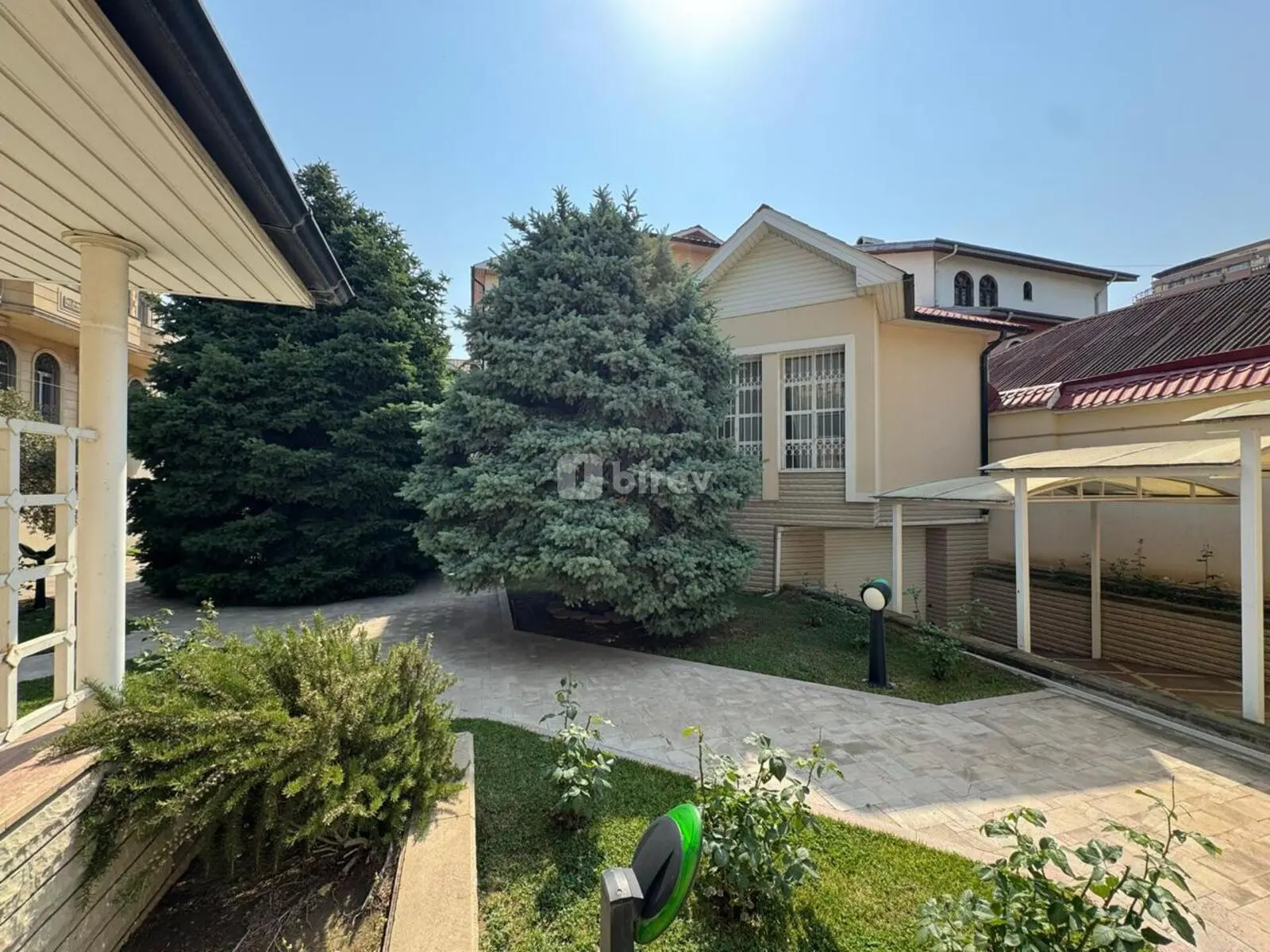 10 otaqlı həyət evi, Nəsimi rayonu, Mirəli Qaşqay küçəsi., Bakı şəhəri — şəkil 1