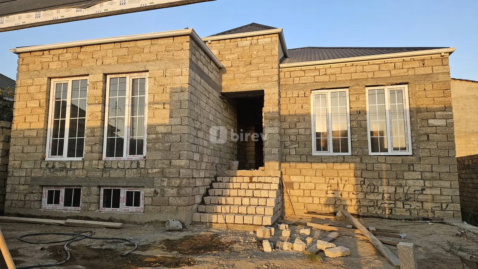 8 otaqlı həyət evi, Dədə Qorqud q., Suraxanı-Zığ şossesi, Suraxanı rayonu — şəkil 1