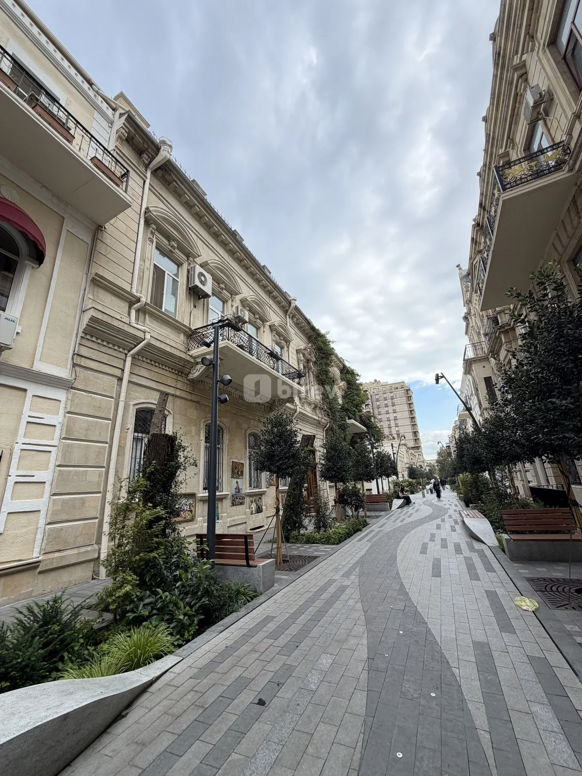 2 otaqlı mənzil, Yasamal rayonu, Təbriz Xəlilbəyli küçəsi, Bakı şəhəri — şəkil 1