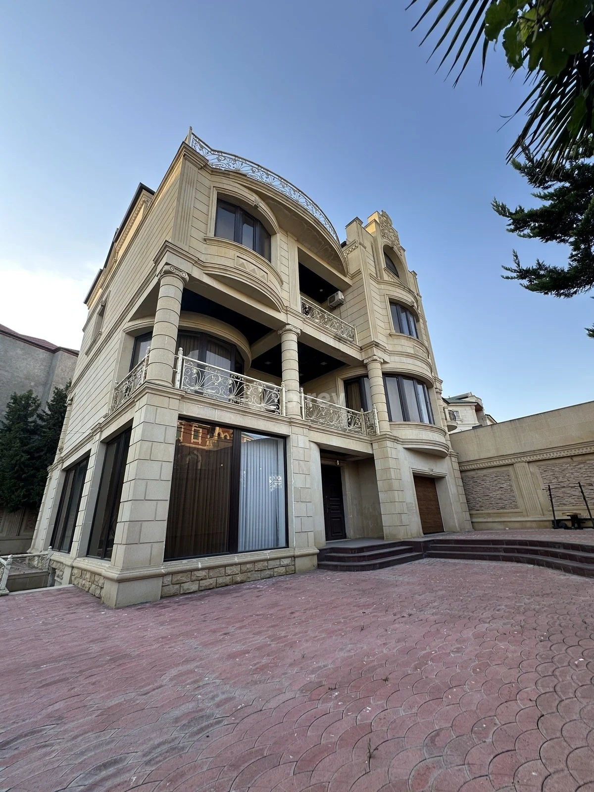 8 otaqlı həyət evi, 6-cı mikrorayon, Sirab k., Binəqədi rayonu — şəkil 1