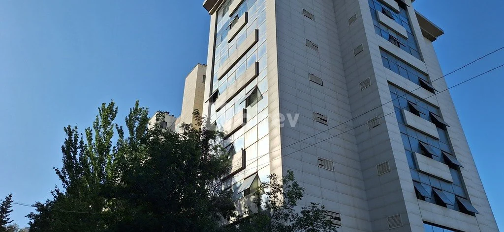 4 otaqlı mənzil, Səbail rayonu, İzzət Nəbiyev küç., Bakı şəhəri — şəkil 1