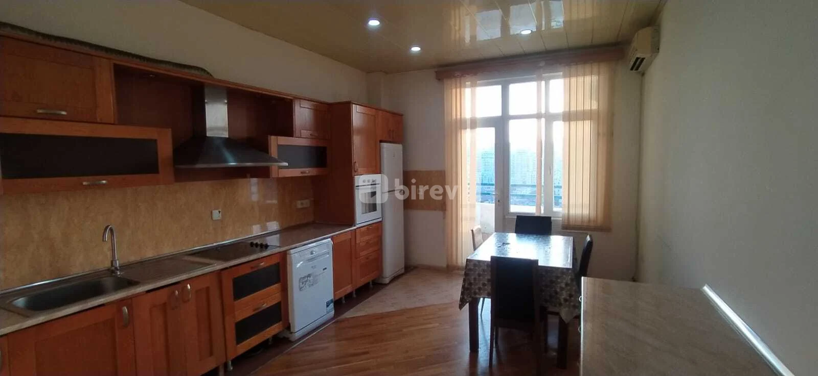 4 otaqlı mənzil, Nəsimi rayonu, Səməd Vurğun küçəsi 88, Bakı şəhəri — şəkil 1