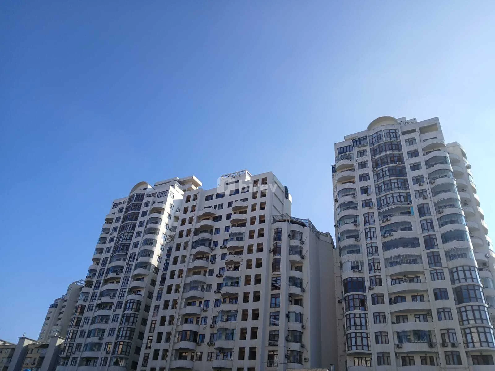 3 otaqlı mənzil, Nəsimi rayonu, Ak.H.Əliyev küçəsi., Bakı şəhəri — şəkil 1