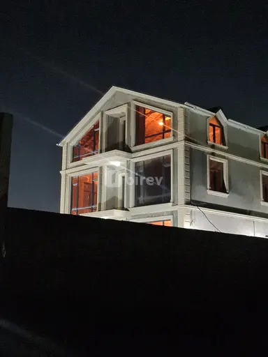 15 otaqlı həyət evi, M.Ə.Rəsulzadə q.