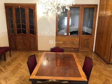 4 otaqlı mənzil, Səbail rayonu, 28 May m.