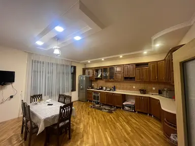 8 otaqlı həyət evi, Qaraçuxur q.