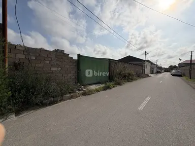 8 sot torpaq, Binə q.